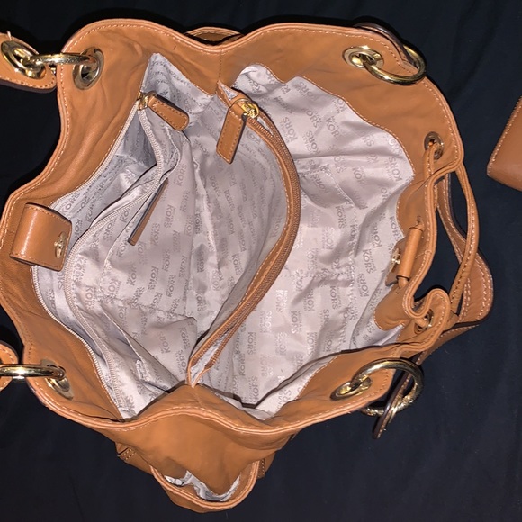 Michael Kors - tan leather bag and wallet set - Picture 6 of 9